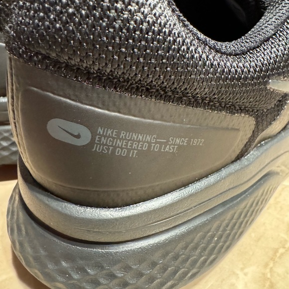 Nike run swift shoes black size 11 - Picture 2 of 7